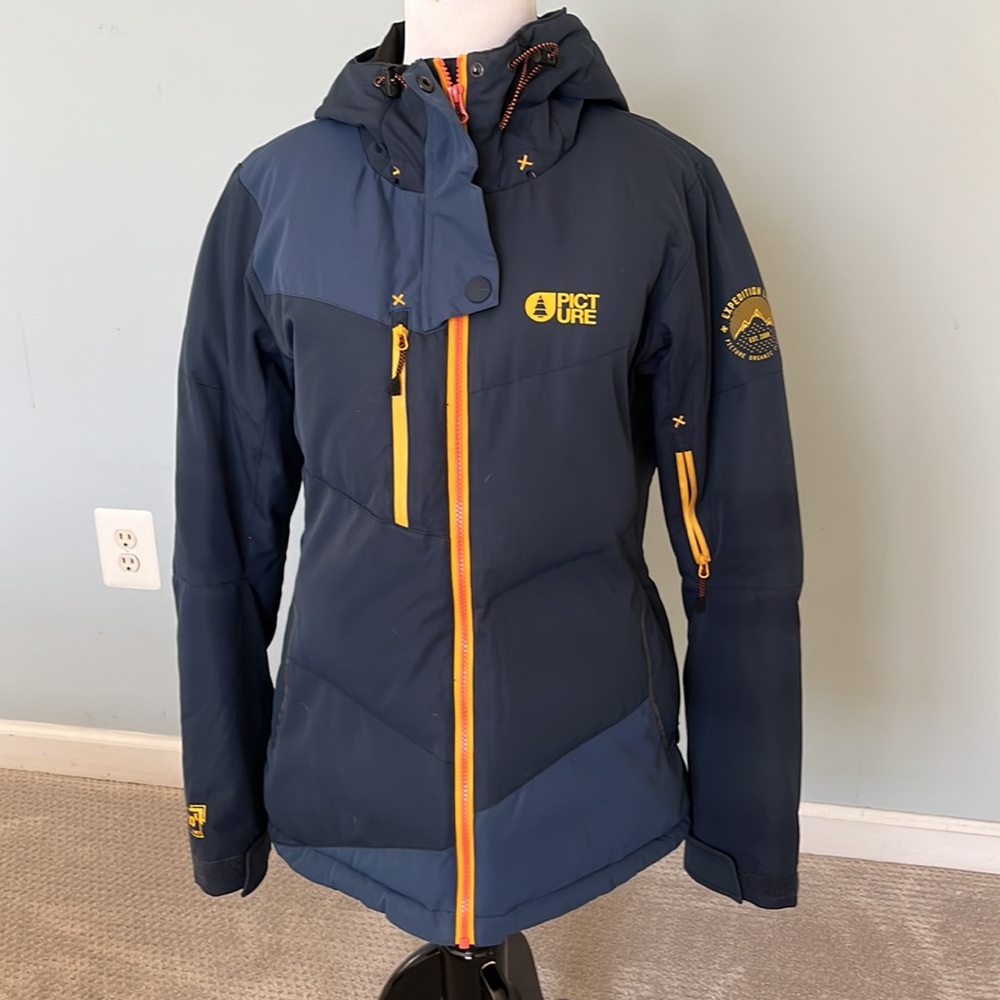 Picture French ski jacket. Made from recycled bottles!